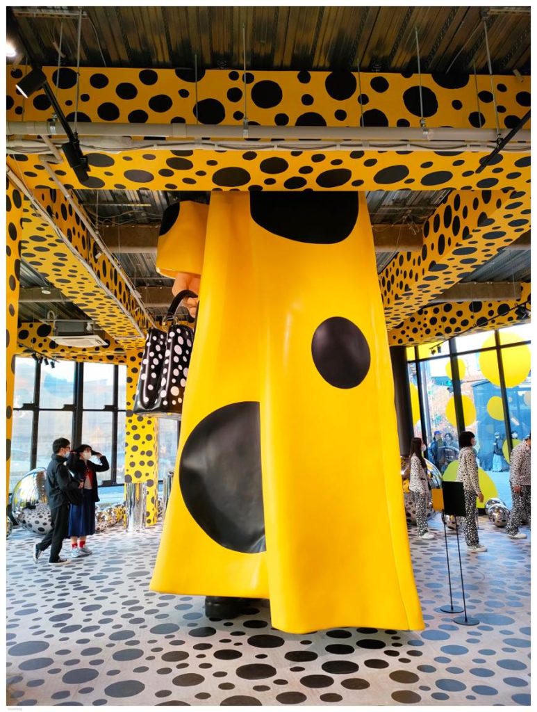 「ルイ・ヴィトン × 草間彌生」ポップアップストアの様子