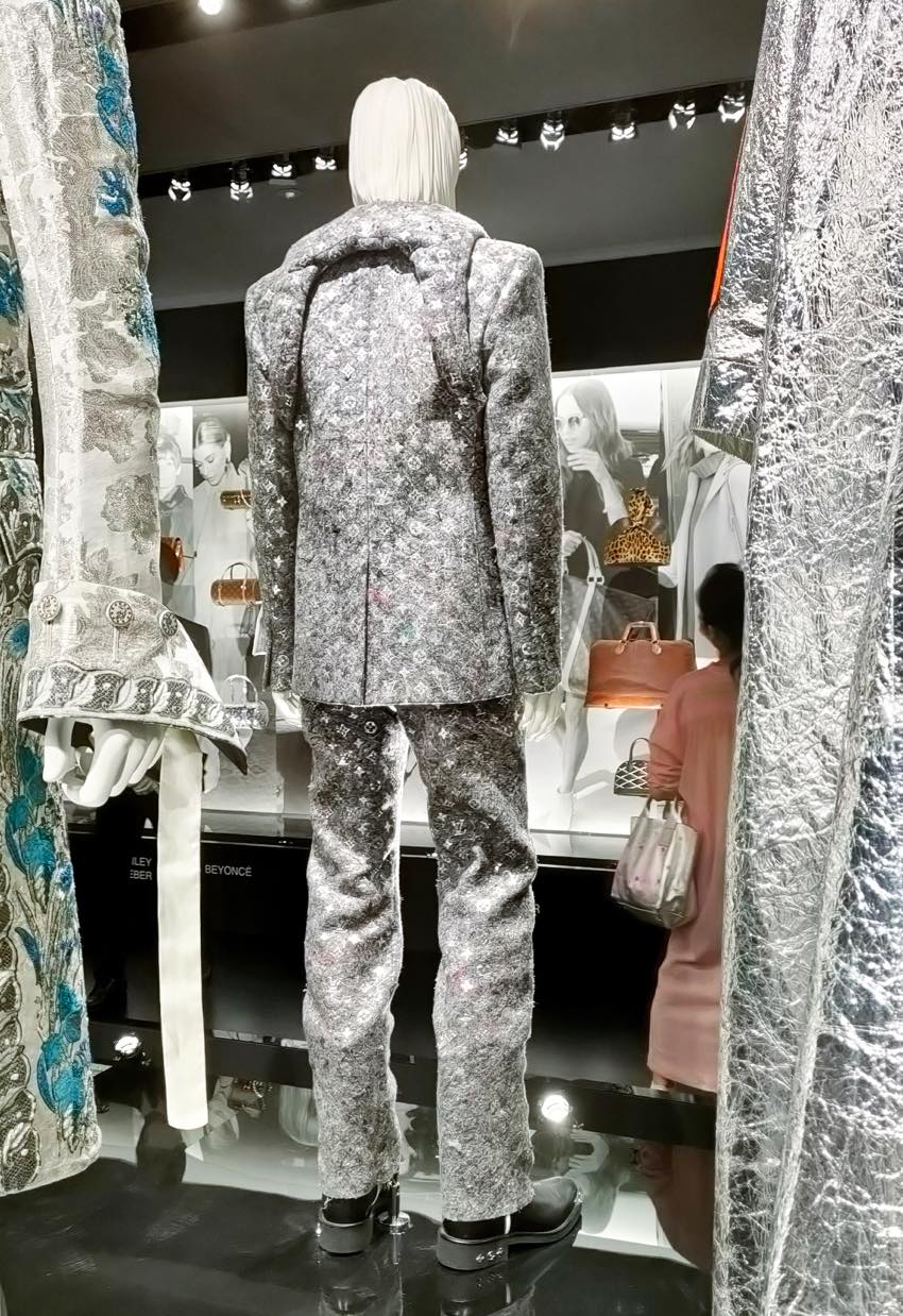 世界巡回展「SEE LV」展示内容