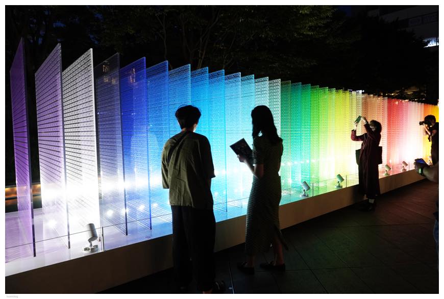 エマニュエル・ムホーの『100 colors no.43「100色の記憶」』