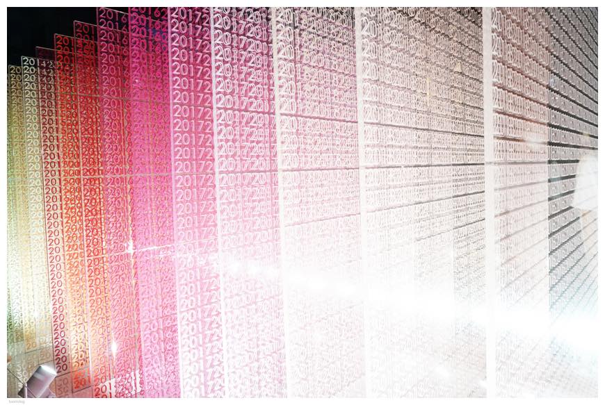 エマニュエル・ムホーの『100 colors no.43「100色の記憶」』