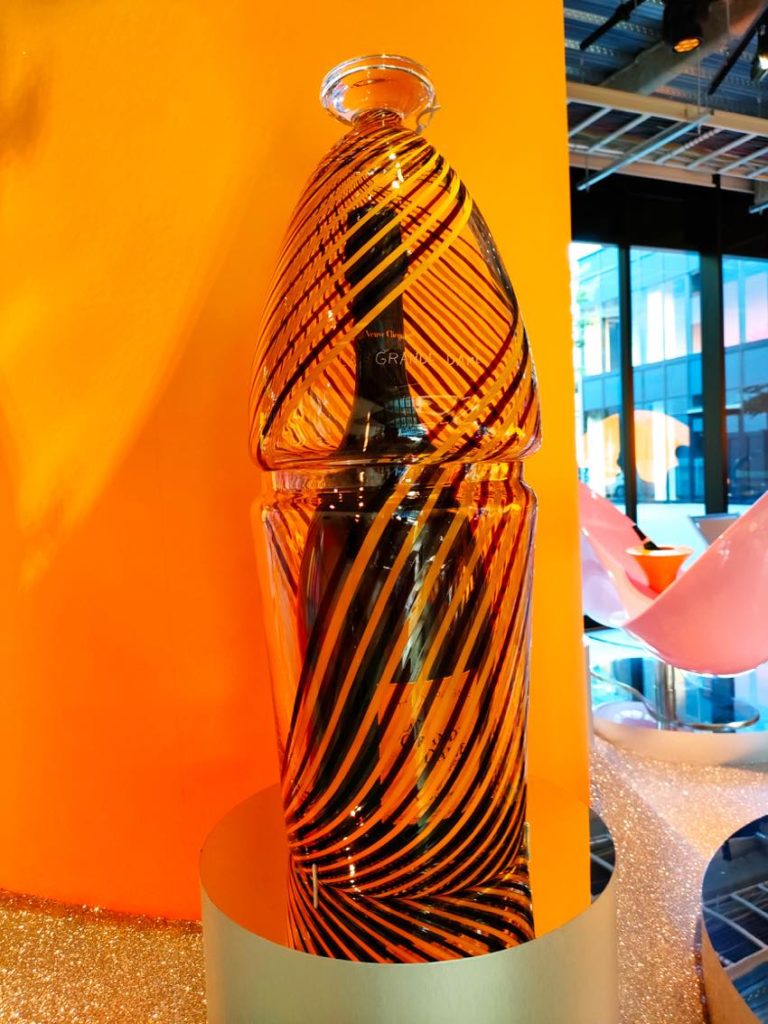 世界巡回企画展「ヴーヴ・クリコ　ソレール カルチャー（Veuve Clicquot Solaire Culture）～太陽のように輝く250年の軌跡～」展示作品