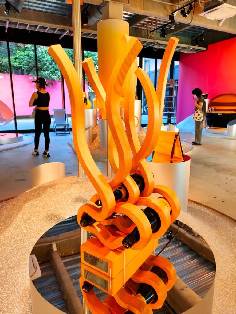 世界巡回企画展「ヴーヴ・クリコ　ソレール カルチャー（Veuve Clicquot Solaire Culture）～太陽のように輝く250年の軌跡～」展示作品